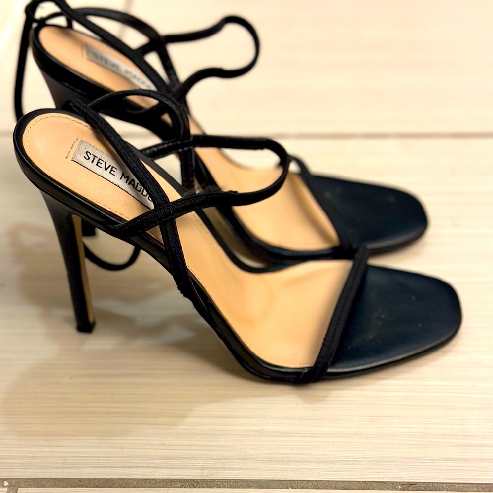 Steve Madden Black Elastic Strap Heels . Size 10